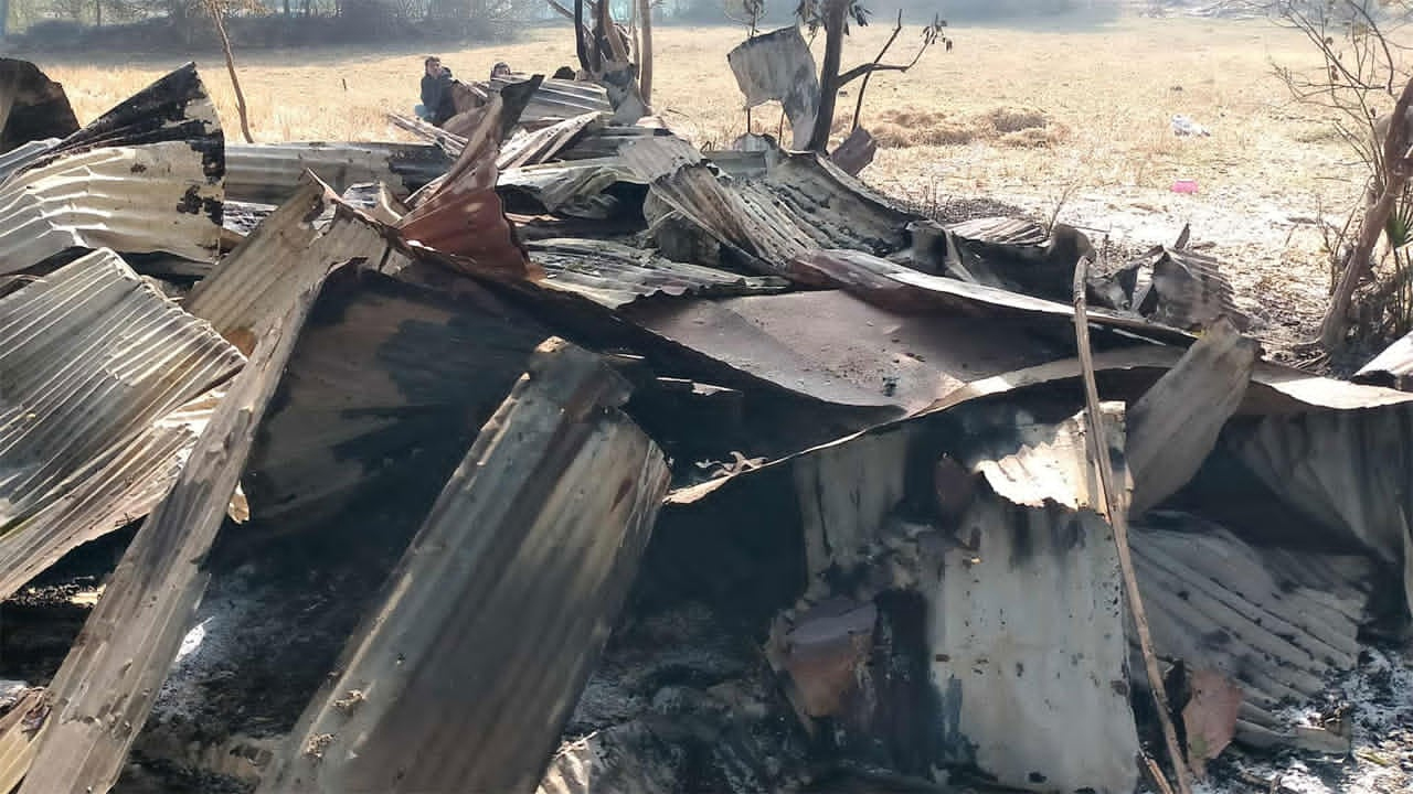 পুড়ে যাওয়া বসতঘর