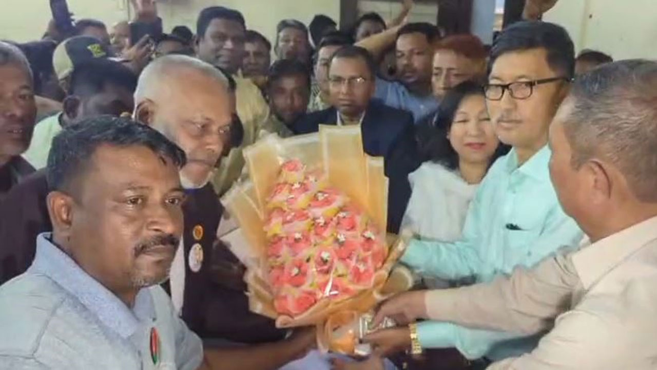 বিএনপির দলীয় কার্যালয়ে দীপেন দেওয়ান