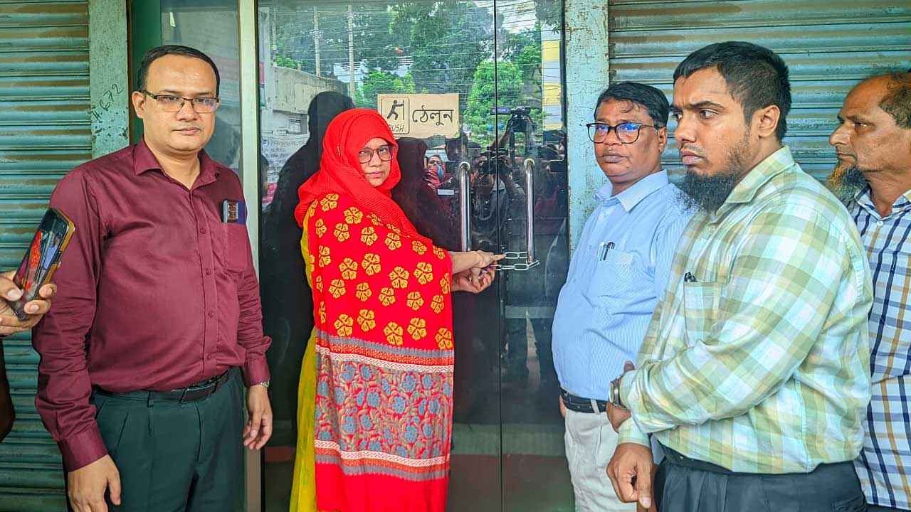 রংপুর নগরীর ধাপ এলাকায় বেসরকারি ক্লিনিক সিলগালা করে দেয় স্বাস্থ্য অধিদপ্তর
