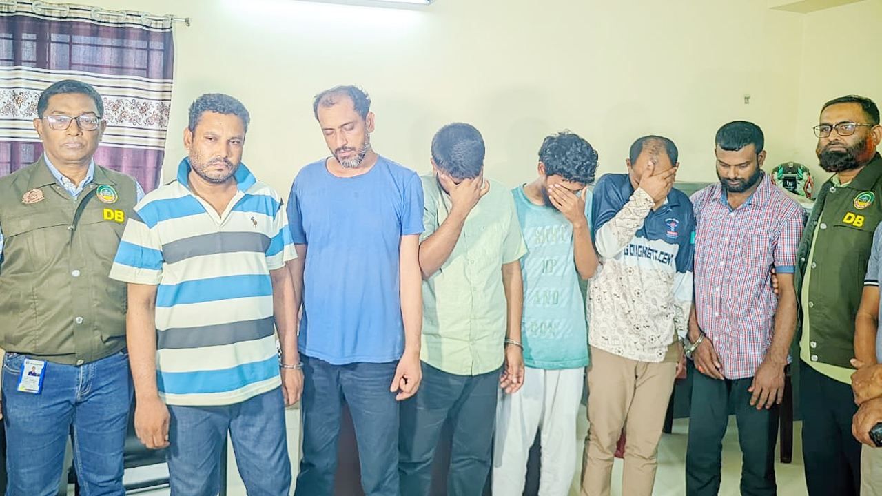 গ্রেফতার প্রশ্নফাঁস সিন্ডিকেটের ৬ সদস্য