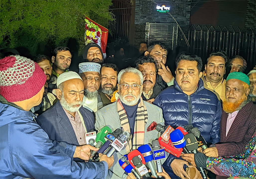 সাংবাদিকদের সাথে আলাপকালে জি এম কাদের