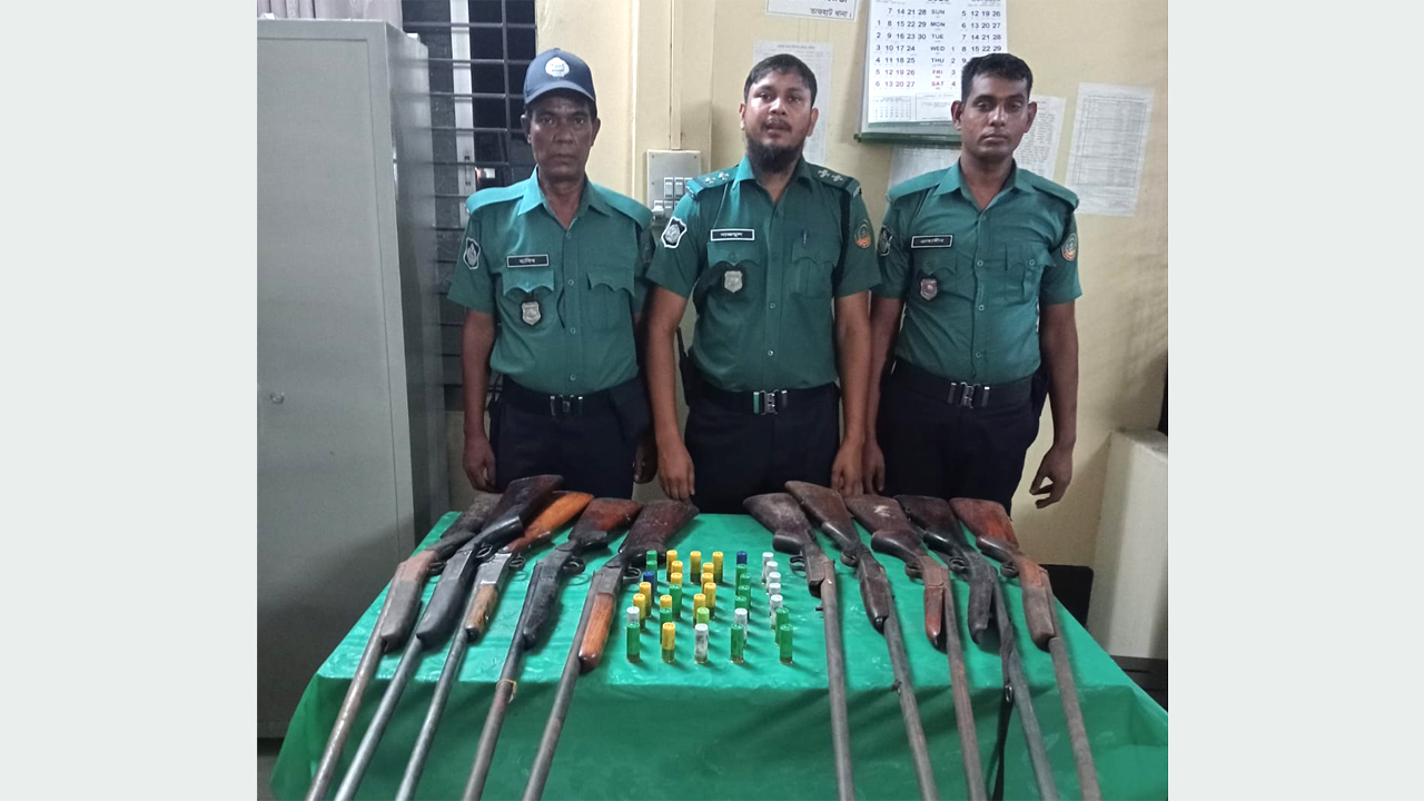 উদ্ধার করা বন্দুক ও গুলি