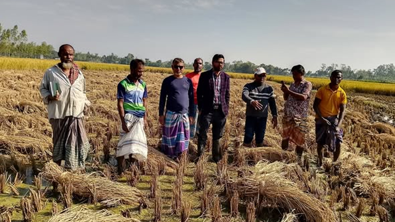 প্লাবিত এলাকা পরিদর্শন