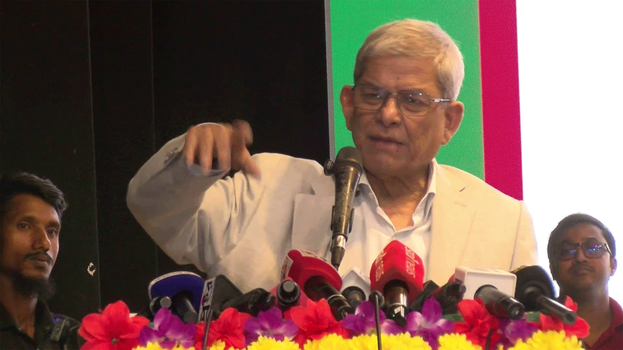 বক্তব্য রাখছেন বিএনপি মহাসচিব, স্থানীয় সরকার ও সমবায় মন্ত্রী মির্জা ফখরুল ইসলাম আলমগীর