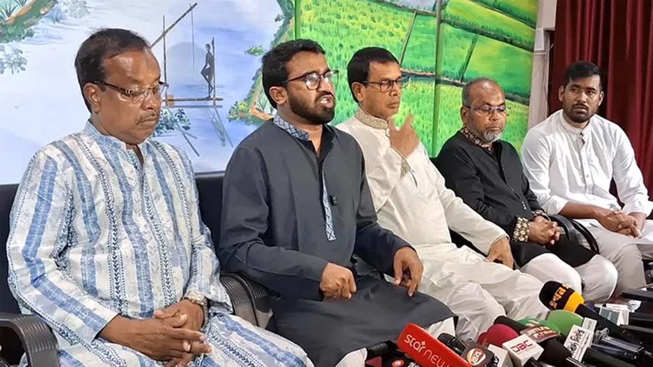 ঝিনাইদহ সার্কিট হাউজে স্থানীয় সাংবাদিকদের সাথে মতবিনিময় সভায় রাশেদ খাঁন