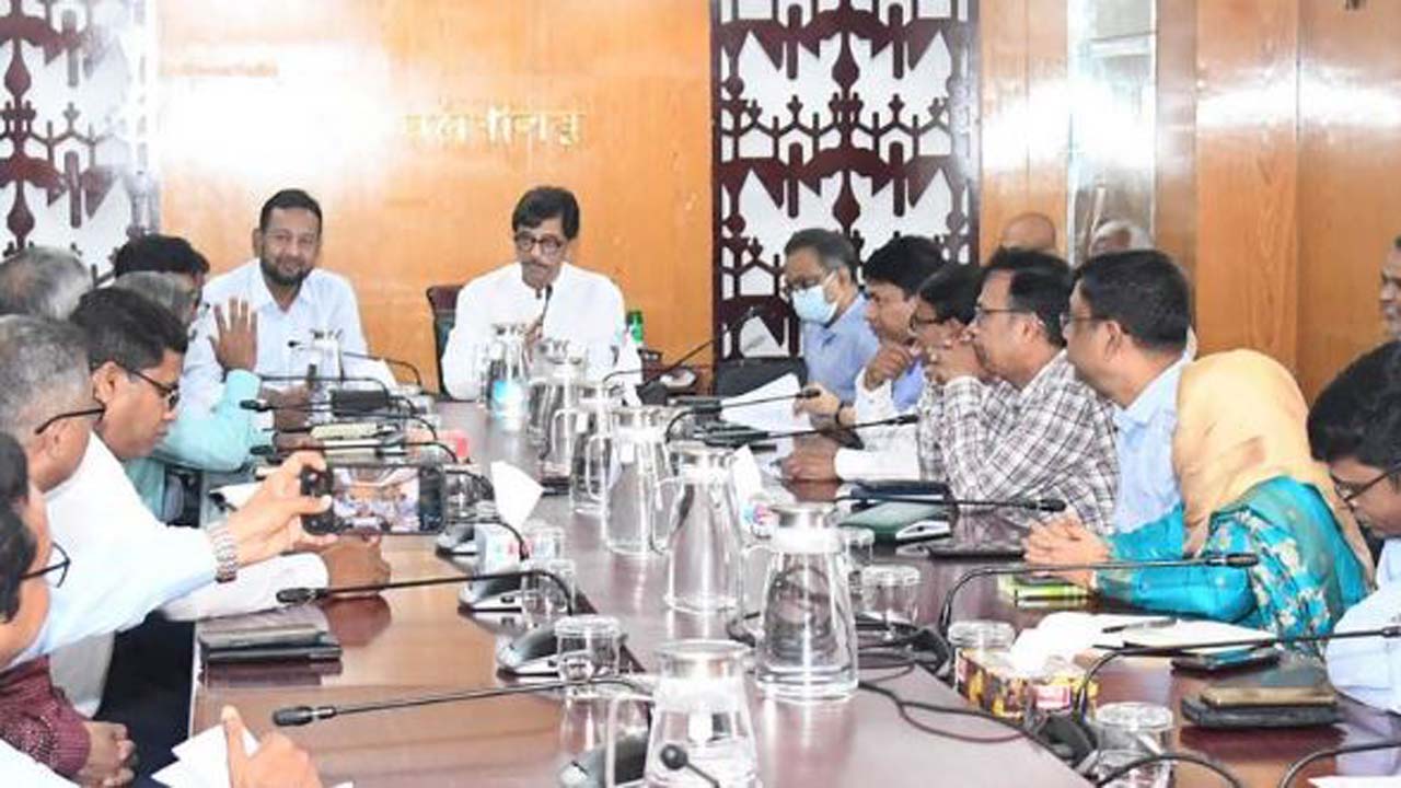 ঈদ পরবর্তী শুভেচ্ছা বিনিময় করছেন কৃষিমন্ত্রী মোহাম্মদ আমিন উর রশিদ