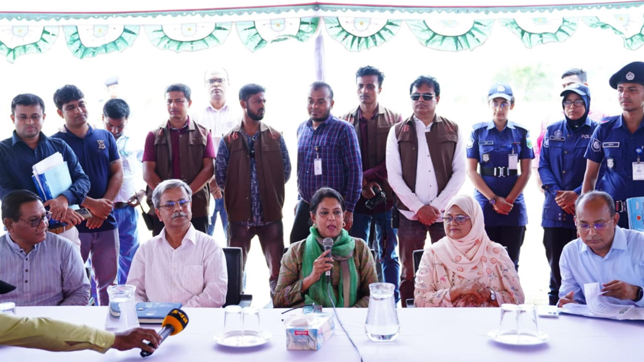 রবীন্দ্র বিশ্ববিদ্যালয়ের প্রস্তাবিত ক্যাম্পাসের স্থান পরিদর্শন করলেন উপদেষ্টা রিজওয়ানা হাসান