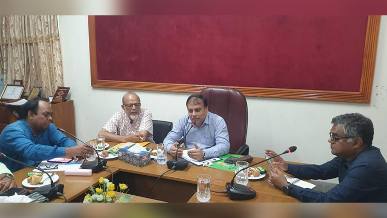 রেশম শিল্পের উৎপাদন, বিপণন ও সরবরাহ ব্যবস্থার উন্নয়নে ডাক বিভাগের আধুনিক সেবাকে কাজে লাগানোর বিষয়ে আলোচনা