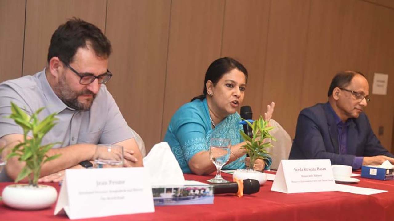 মতবিনিময় সভায় পরিবেশ উপদেষ্টা সৈয়দা রিজওয়ানা হাসান