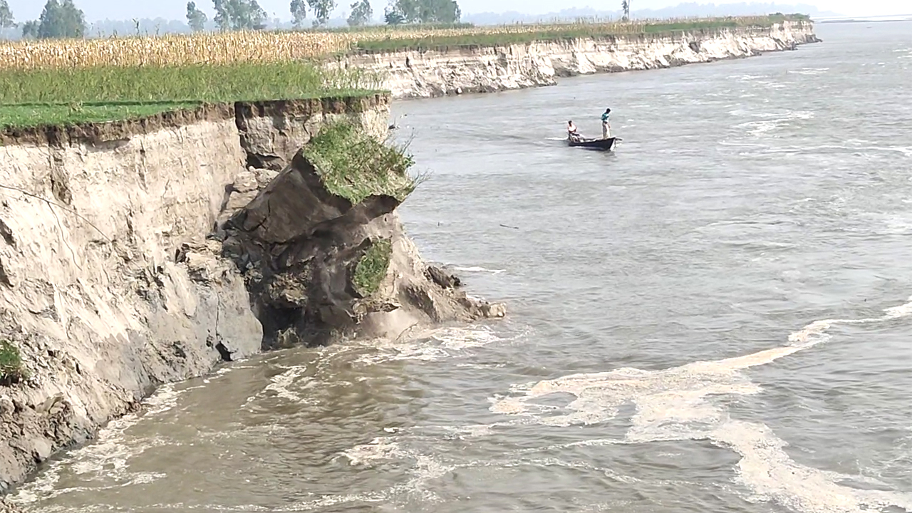 জিঞ্জিরাম ও ব্রহ্মপুত্রের ভাঙন দেখা দিয়েছে
