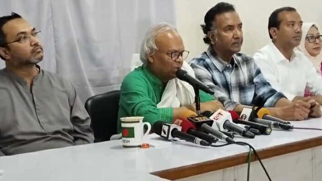 সংবাদ সম্মেলনে রুহুল কবির রিজভী