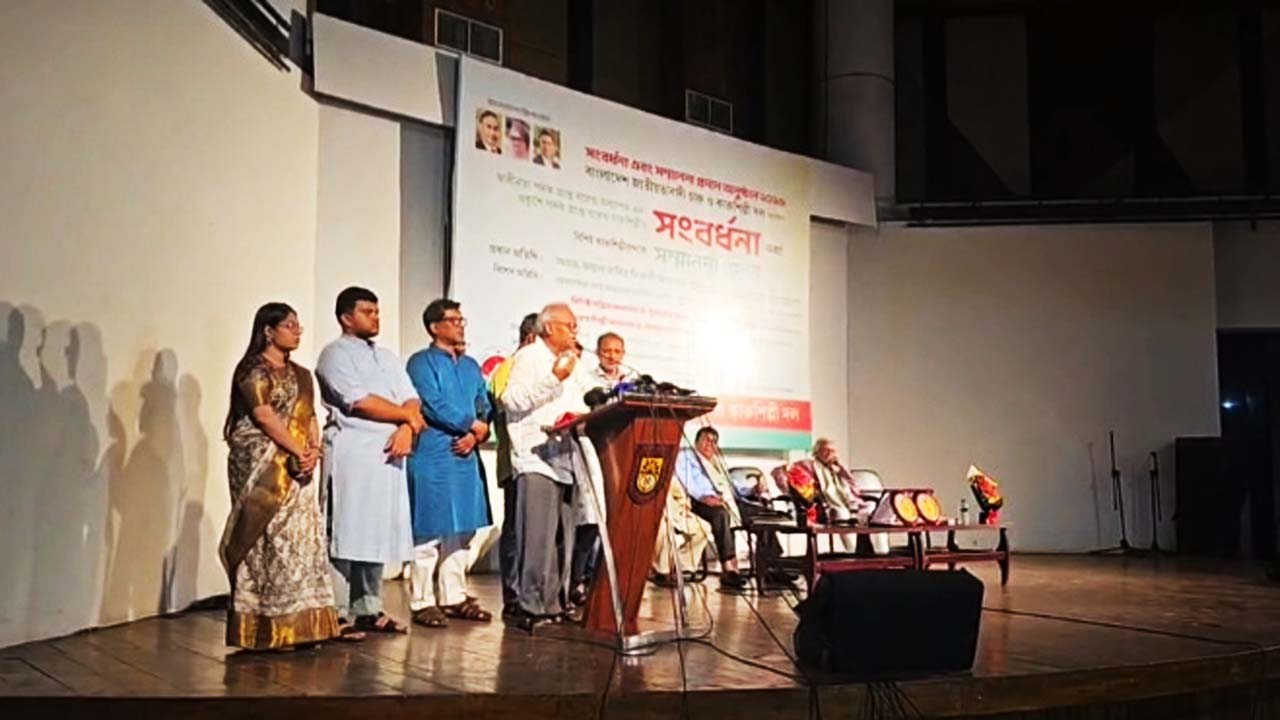 জাতীয়তাবাদী চারুশিল্প আয়োজিত এক সংবর্ধনা অনুষ্ঠানে অ্যাডভোকেট রুহুল কবির রিজভী