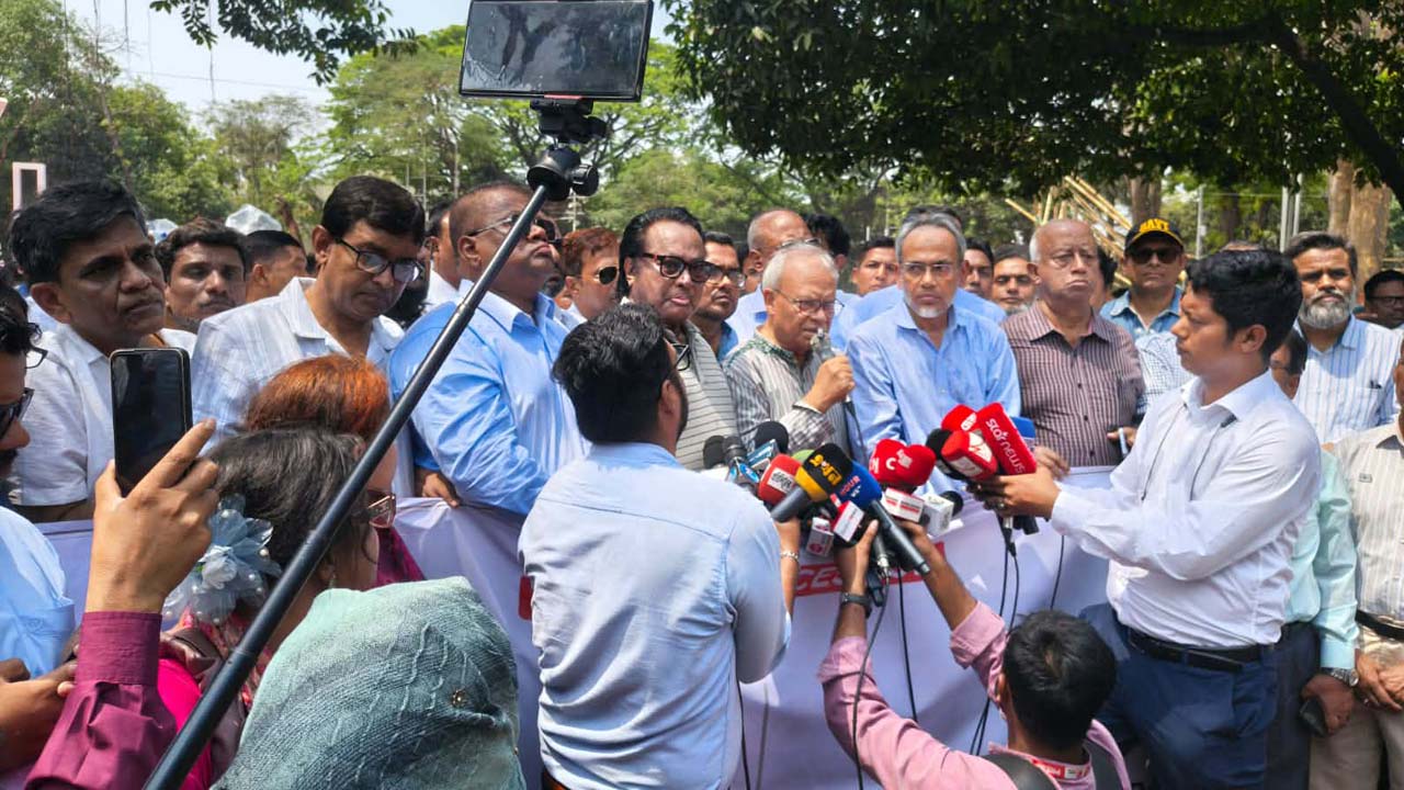 স্বাস্থ্য দিবস উপলক্ষে আয়োজিত বিএনপির র‍্যালিতে রুহুল কবির রিজভী
