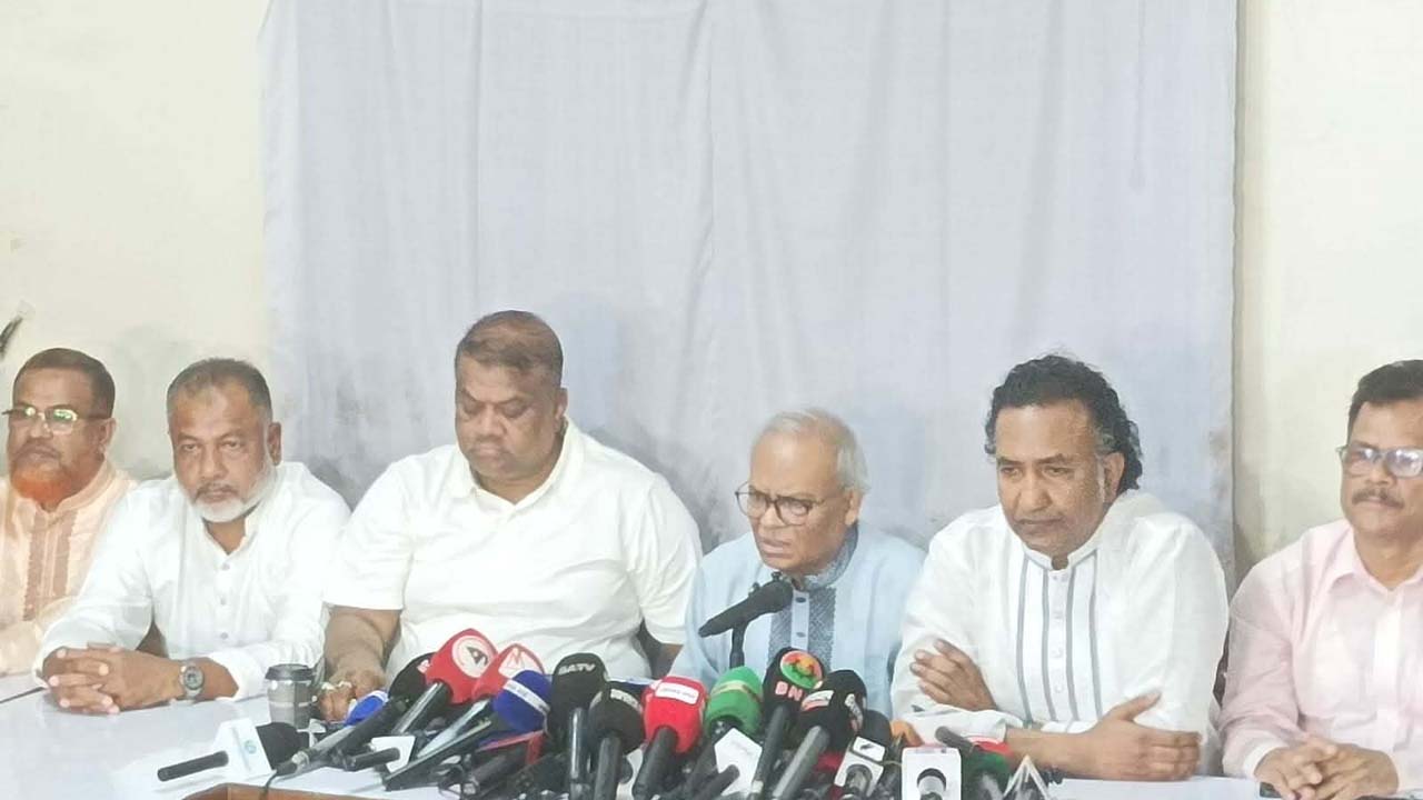 প্রেস ব্রিফিংয়ে রুহুল কবির রিজভী