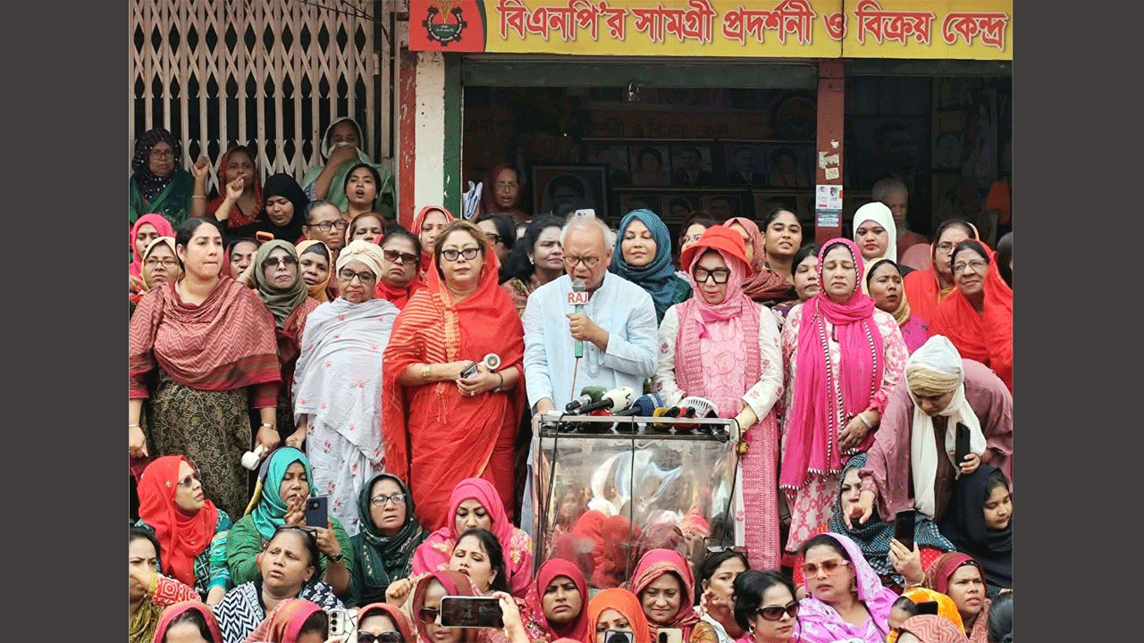 বক্তব্য রাখছেন বিএনপির ভারপ্রাপ্ত মহাসচিব অ্যাডভোকেট রুহুল কবির রিজভী