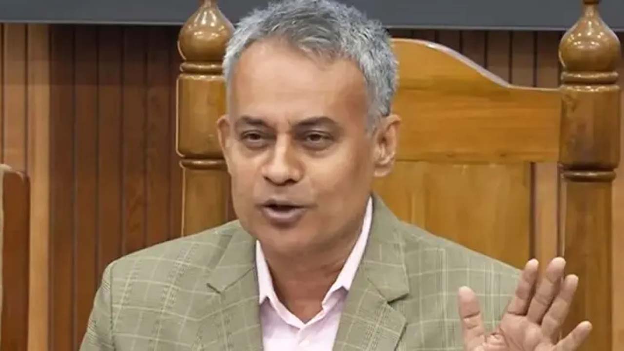 সড়ক পরিবহন ও সেতু মন্ত্রণালয়, রেলপথ এবং নৌপরিবহনমন্ত্রী শেখ রবিউল আলম