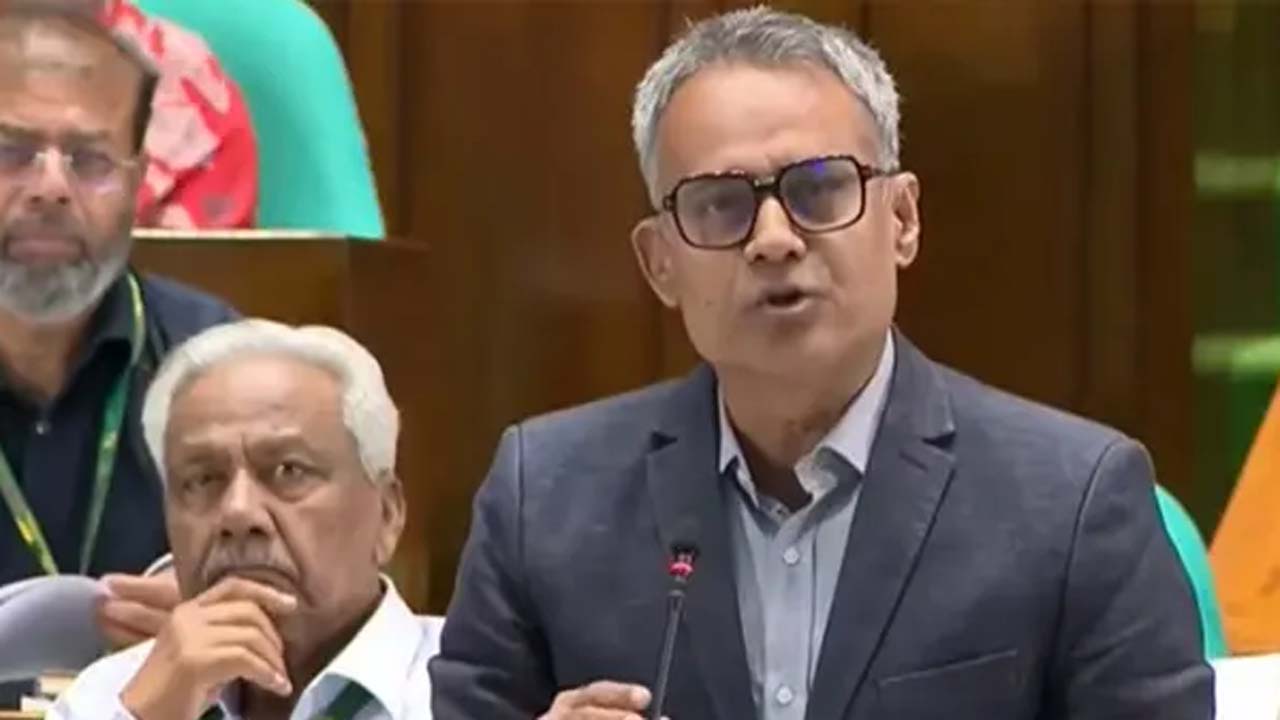 সংসদে কথা বলেন সড়ক পরিবহন ও সেতুমন্ত্রী শেখ রবিউল আলম