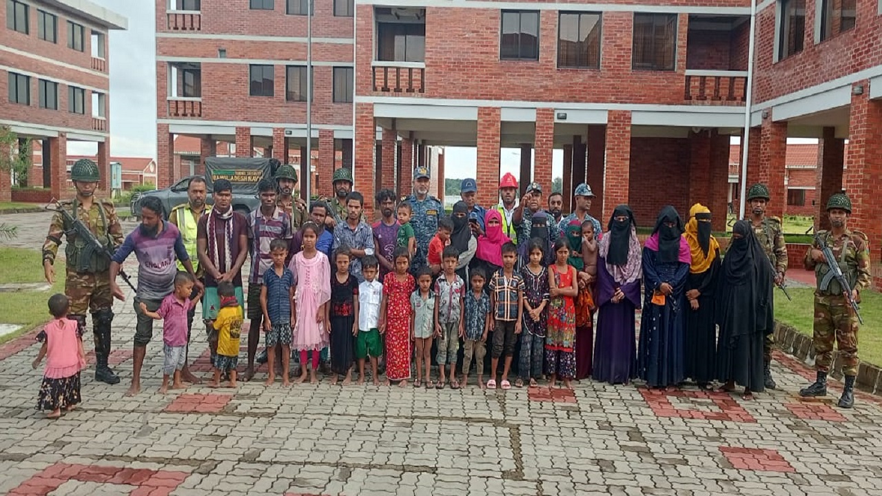 আনোয়ারায় নারী-শিশুসহ ৩১ রোহিঙ্গা আটক