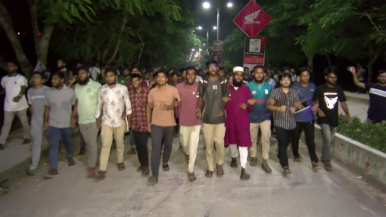 ম্যানেজিং কমিটির হাতে শিক্ষক নিয়োগের ক্ষমতা দেয়ার প্রতিবাদে উত্তাল রোকেয়া বিশ্ববিদ্যালয়