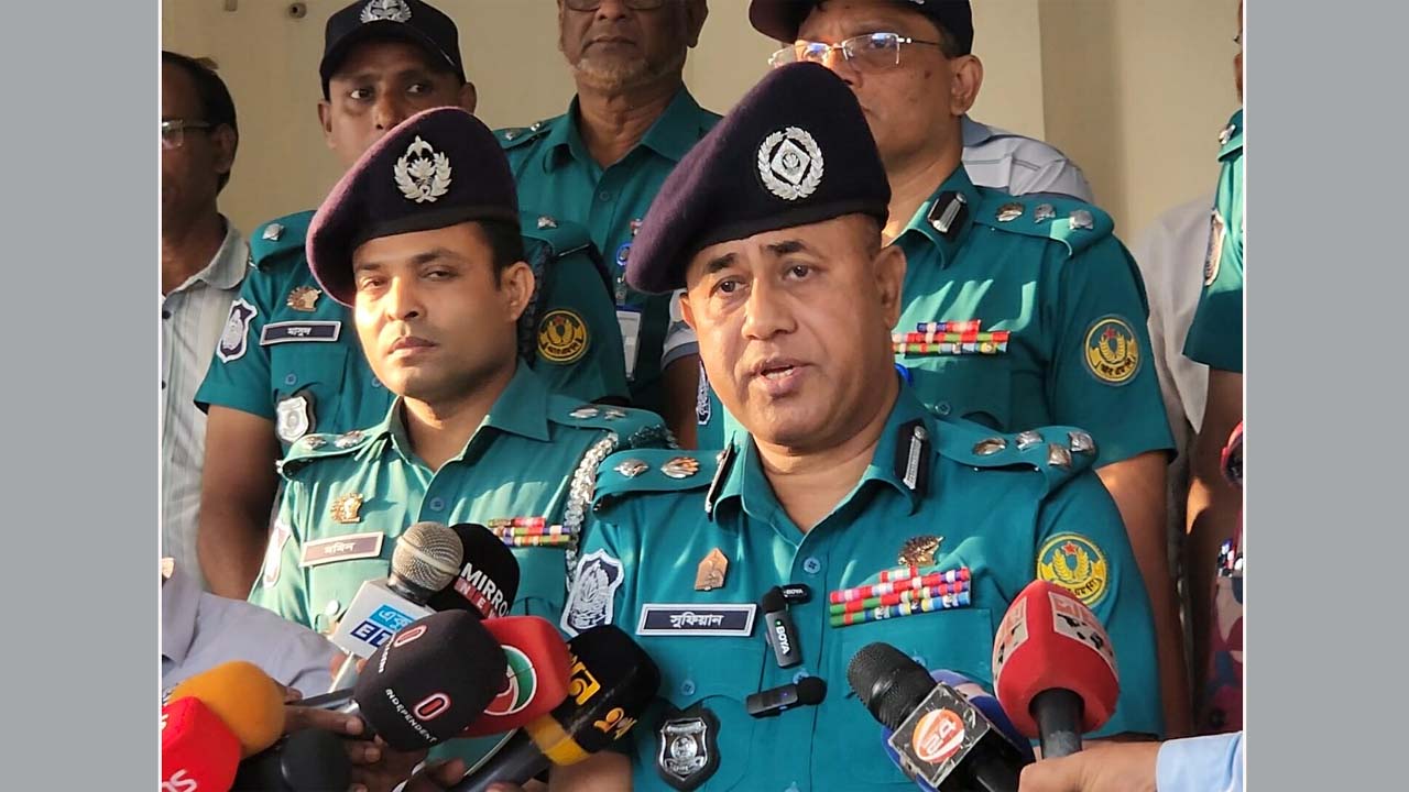 সমন্বয় সভা শেষে সাংবাদিকদের সাথে কথা বলেন আরএমপি কমিশনার আবু সুফিয়ান