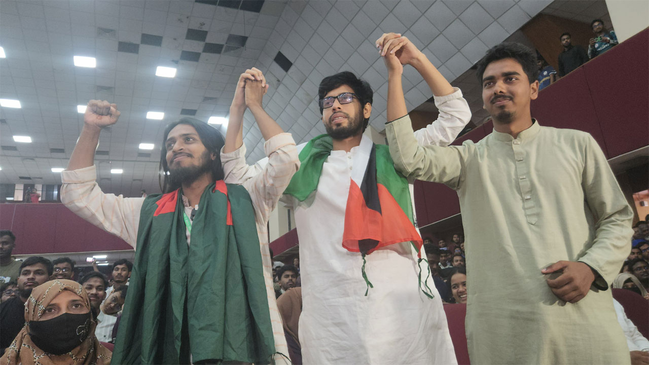 রাকসুতে ভিপি-এজিএস পদে শিবিরের মোস্তাকুর-সালমান, জিএসে আধিপত্যবিরোধী ঐক্যের আম্মার জয়ী