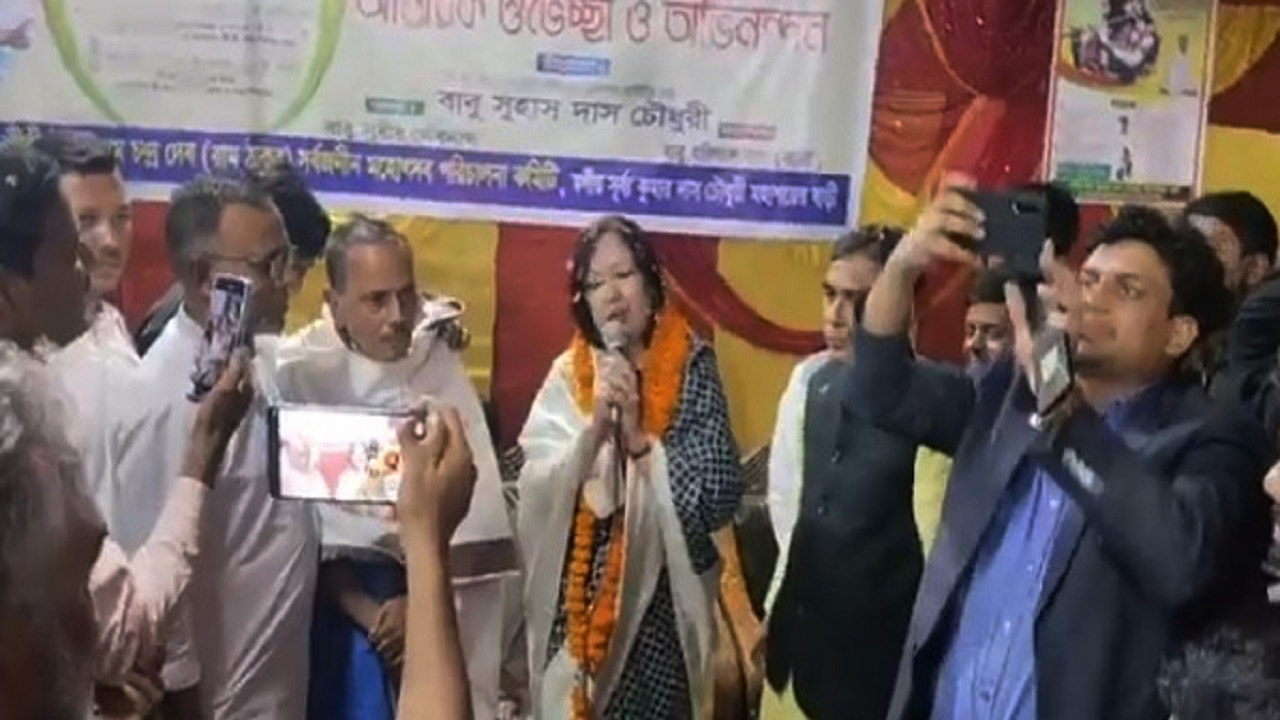 ‘হাঁস সরস্বতীর বাহন’ উল্লেখ করে হিন্দুদের ভোট চাইলেন রুমিন ফারহানা