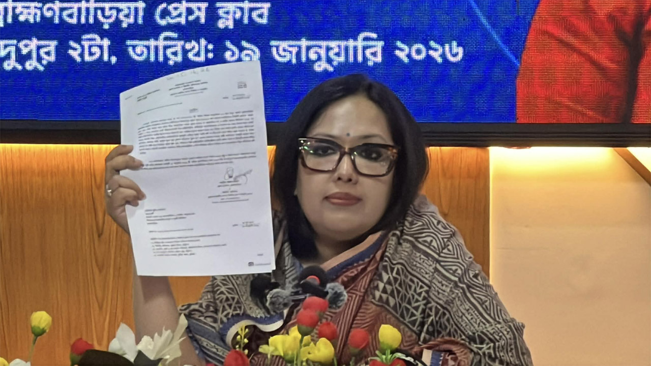 সংবাদ সম্মেলনে রুমিন ফারহানা