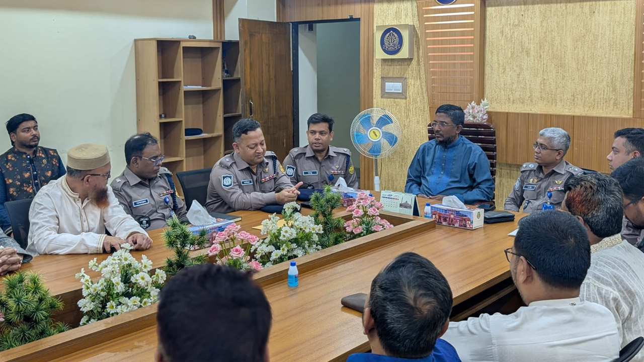 মতবিনিময় সভায় কামাল হোসেন এমপি