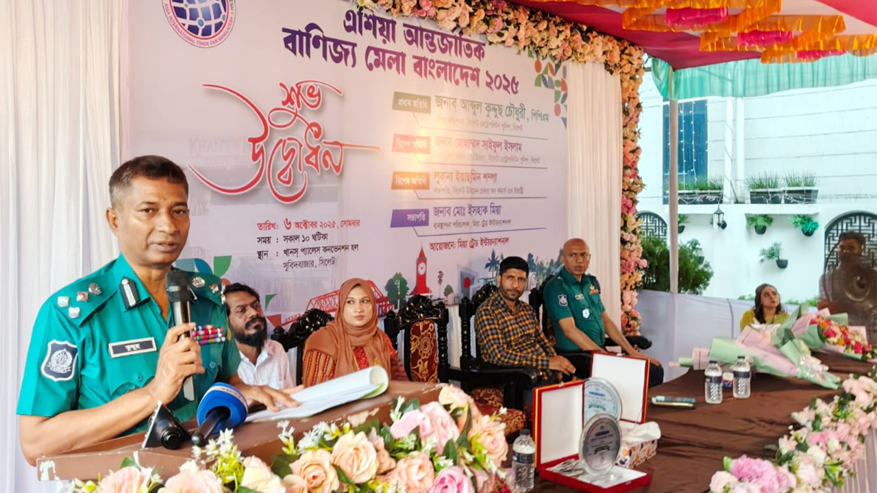 বক্তব্য রাখছেন এসএমপি কমিশনার আবদুল কুদ্দুছ চৌধুরী