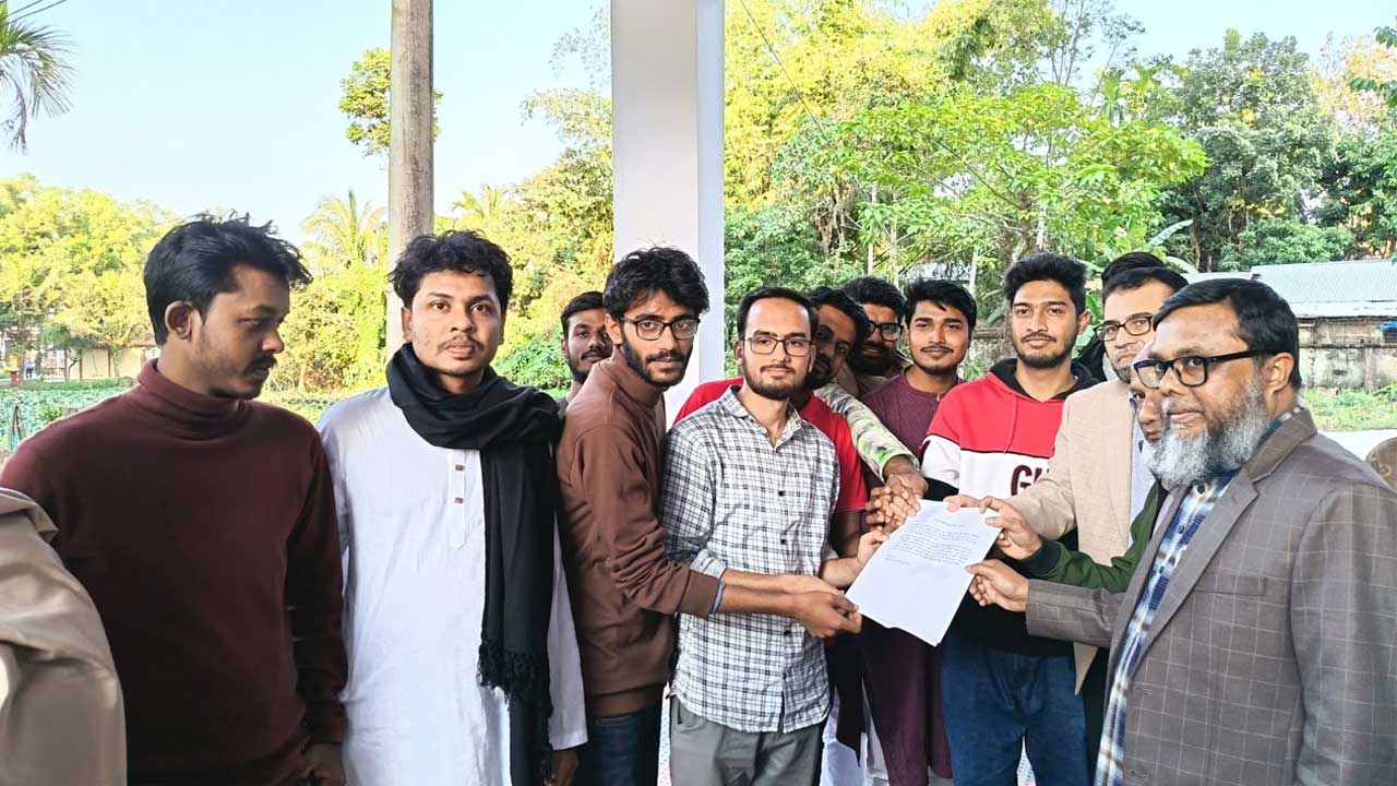 শাকসু নির্বাচনের দাবিতে স্মারকলিপিতে দেয়া স্বাক্ষর প্রত্যাহারের দাবিতে আবেদন জানান ছাত্রদলের ভিপি প্রার্থীসহ ৪ জন