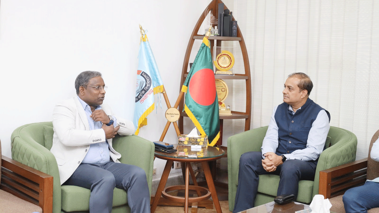 শাবিপ্রবি ভিসি অধ্যাপক খায়রুল ইসলাম ও ভারতের সহকারী হাইকমিশনার অনিরুদ্ধ দাস