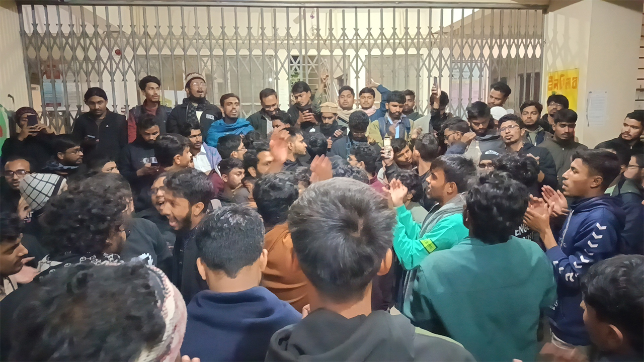 বিক্ষোভ মিছিল শেষে সমাবেশ করে শাবিপ্রবি শিক্ষার্থীরা