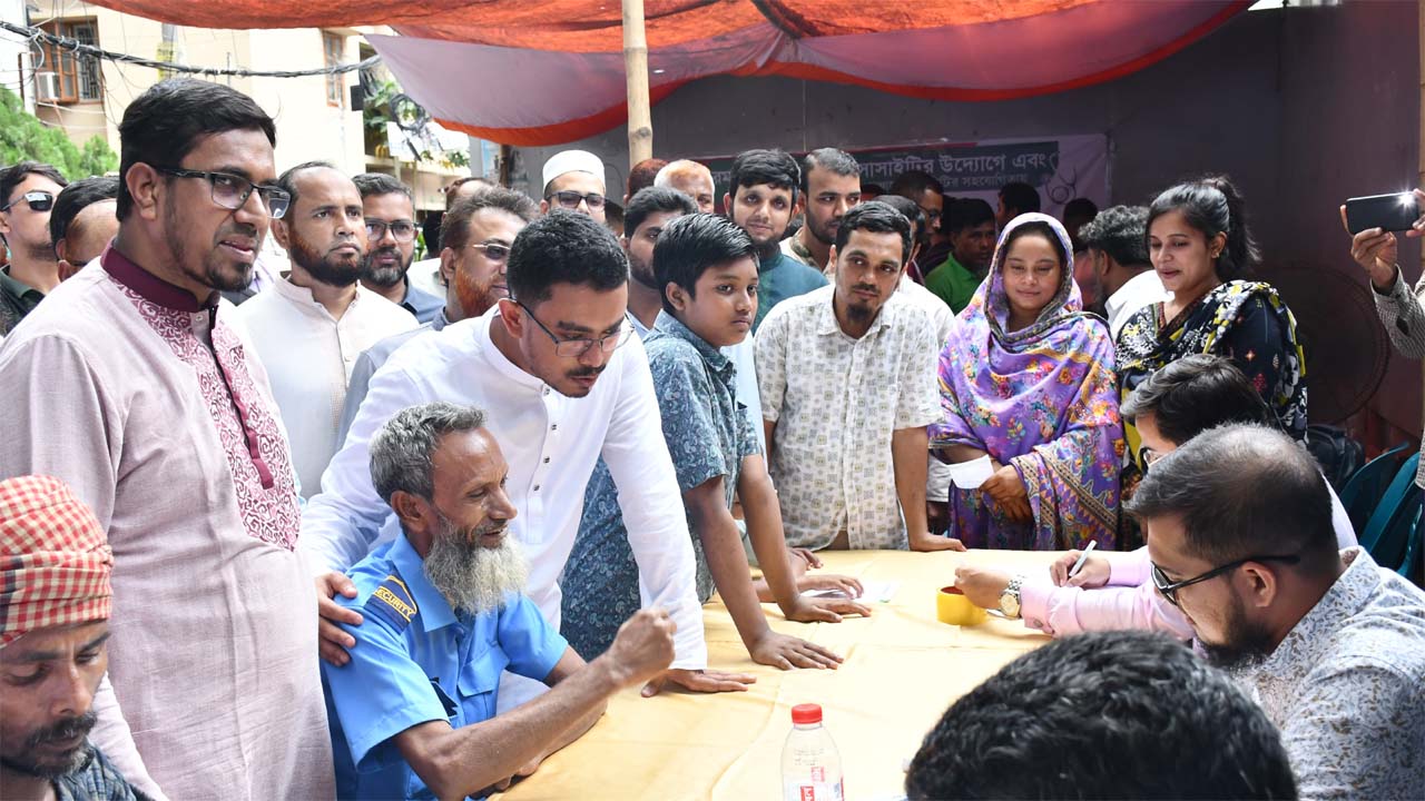 রমনা সমাজকল্যাণ সোসাইটির উদ্যোগে ফ্রি মেডিক্যাল ক্যাম্পে সাদিক কায়েম