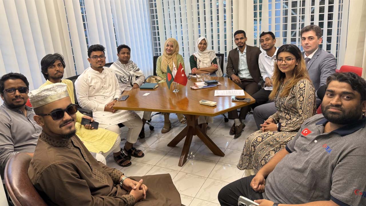 টীকার কার্যালয়ে ডাকসু ও টীকা কান্ট্রি কো-অর্ডিনেটরের বৈঠক