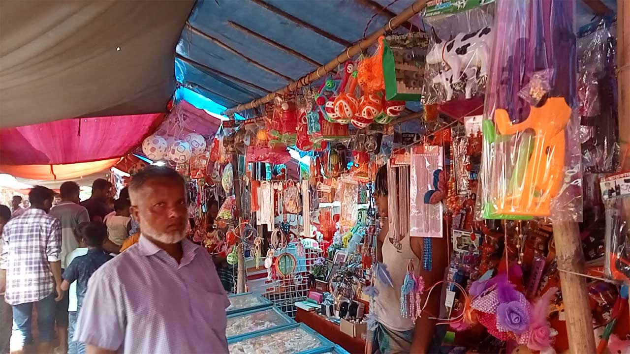 সাদুল্লাপুরের পীরেরহাট ময়দানে বসেছে বান্নীর মেলা