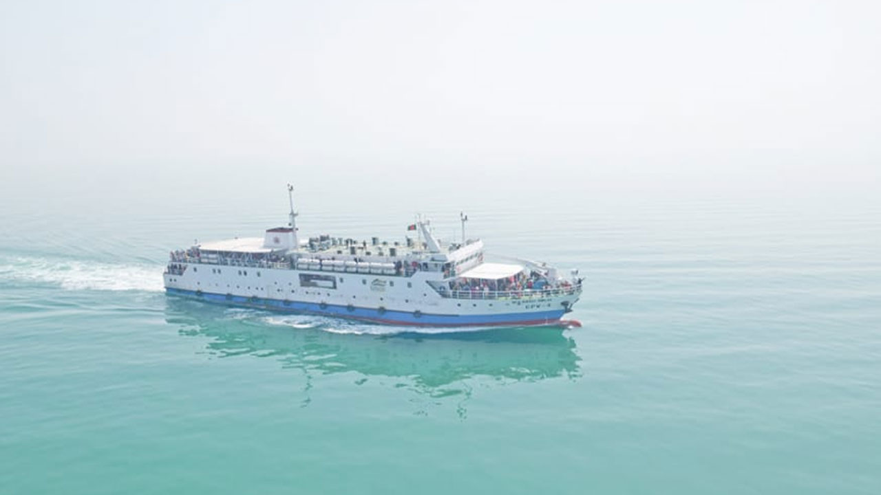 কক্সবাজার শহরের নুনিয়ারছড়ার ঘাট থেকে সেন্টমার্টিনে যাবে পর্যটকবাহী জাহাজ