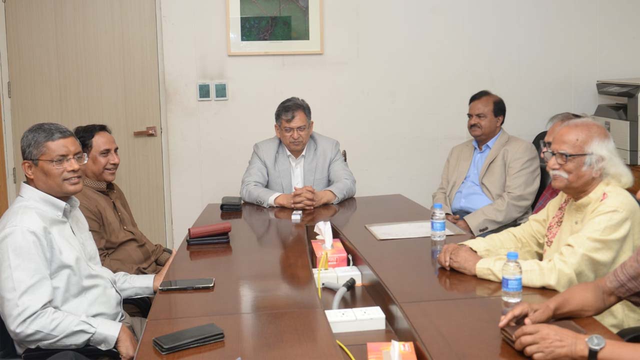 স্বরাষ্ট্রমন্ত্রীর সাথে বাংলাদেশ পূজা উদযাপন পরিষদের নেতাদের সৌজন্য সাক্ষাৎ