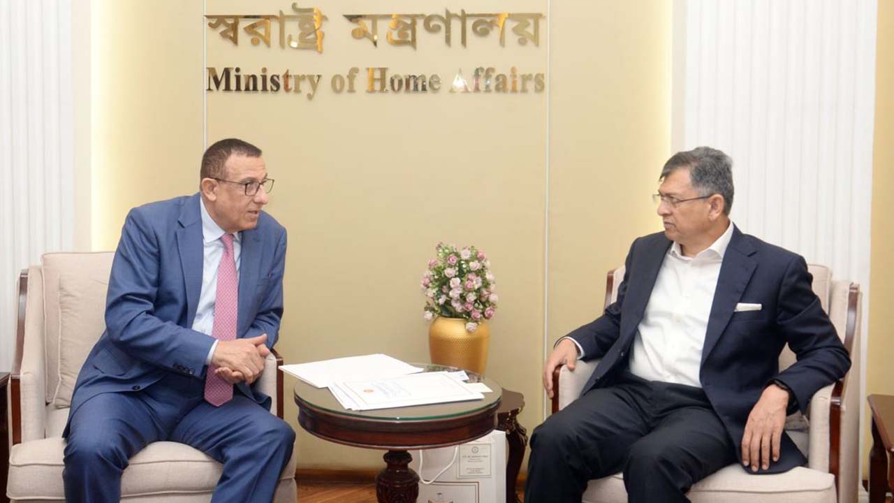 স্বরাষ্ট্রমন্ত্রী সালাহউদ্দিন আহমদের সাথে বাংলাদেশে নিযুক্ত ফিলিস্তিনের রাষ্ট্রদূত ইউসেফ এস ওয়াই রামাদান সাক্ষাৎ করেছেন
