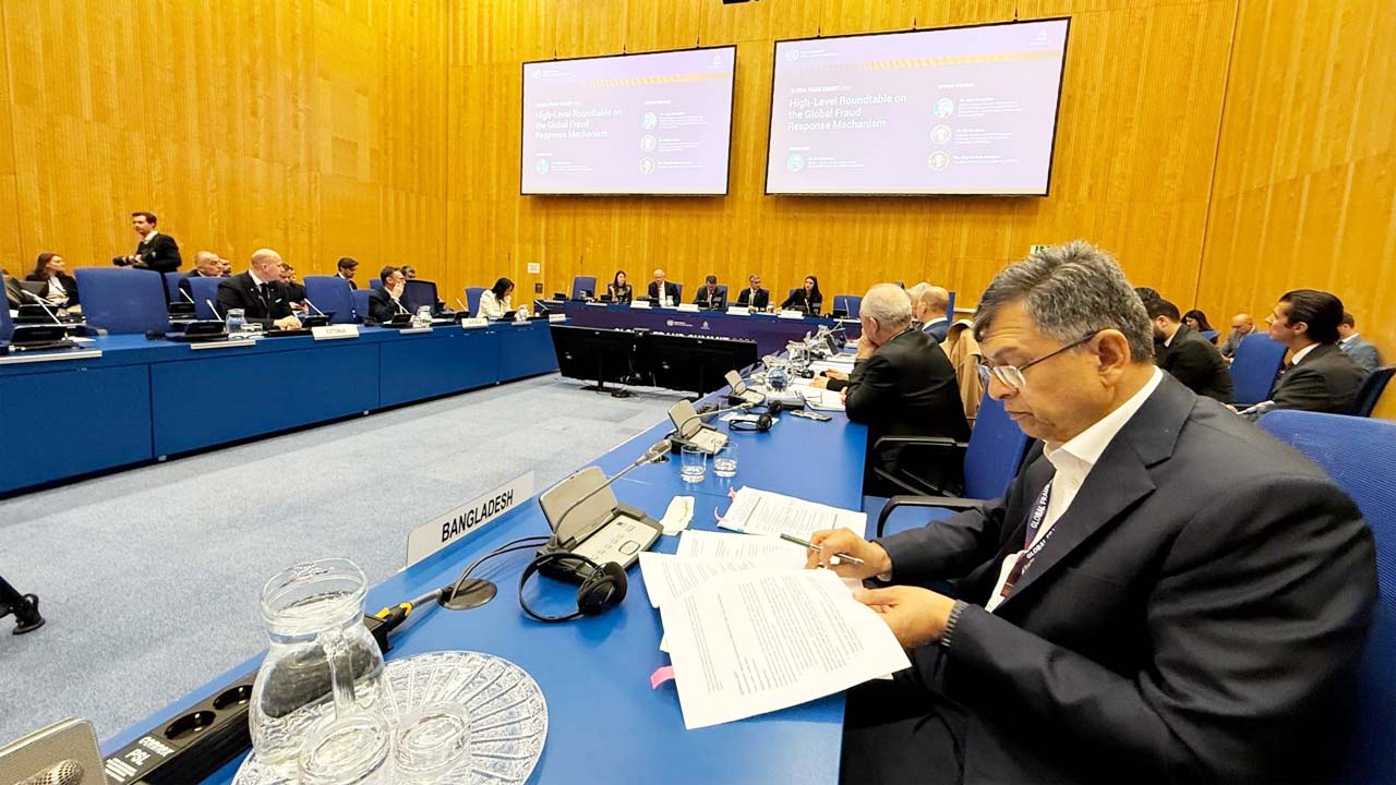 ‘গ্লোবাল ফ্রড রেসপন্স মেকানিজম’ শীর্ষক উচ্চপর্যায়ের গোলটেবিল বৈঠকে স্বরাষ্ট্রমন্ত্রী সালাহউদ্দিন আহমদ