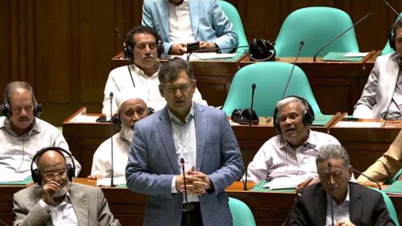 সংসদে স্বরাষ্ট্রমন্ত্রী সালাহউদ্দিন আহমদ
