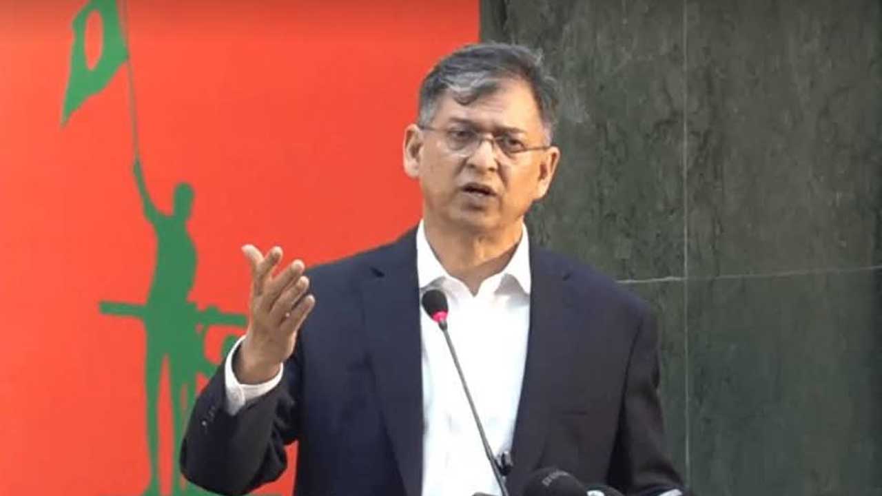 বক্তব্য রাখছেন স্বরাষ্ট্রমন্ত্রী সালাহউদ্দিন আহমদ