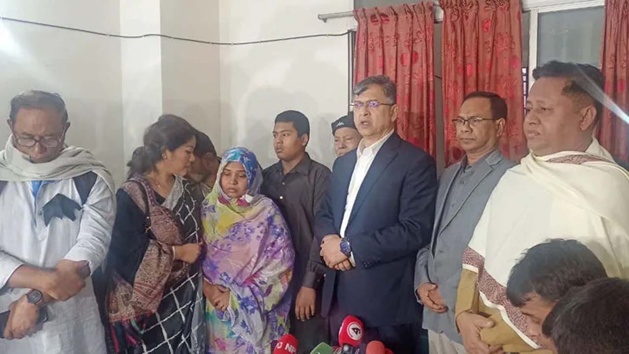 মুসাব্বিরের বাসায় গিয়ে পরিবারের সদস্যদের সান্ত্বনা দেয়ার পর সাংবাদিকদের সাথে আলাপকালে সালাহউদ্দিন আহমদ