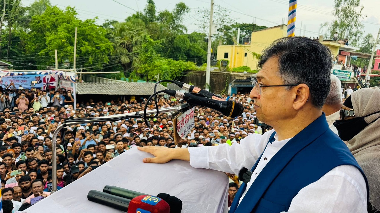 পেকুয়ায় পথসভায় সালাহউদ্দিন আহমদ