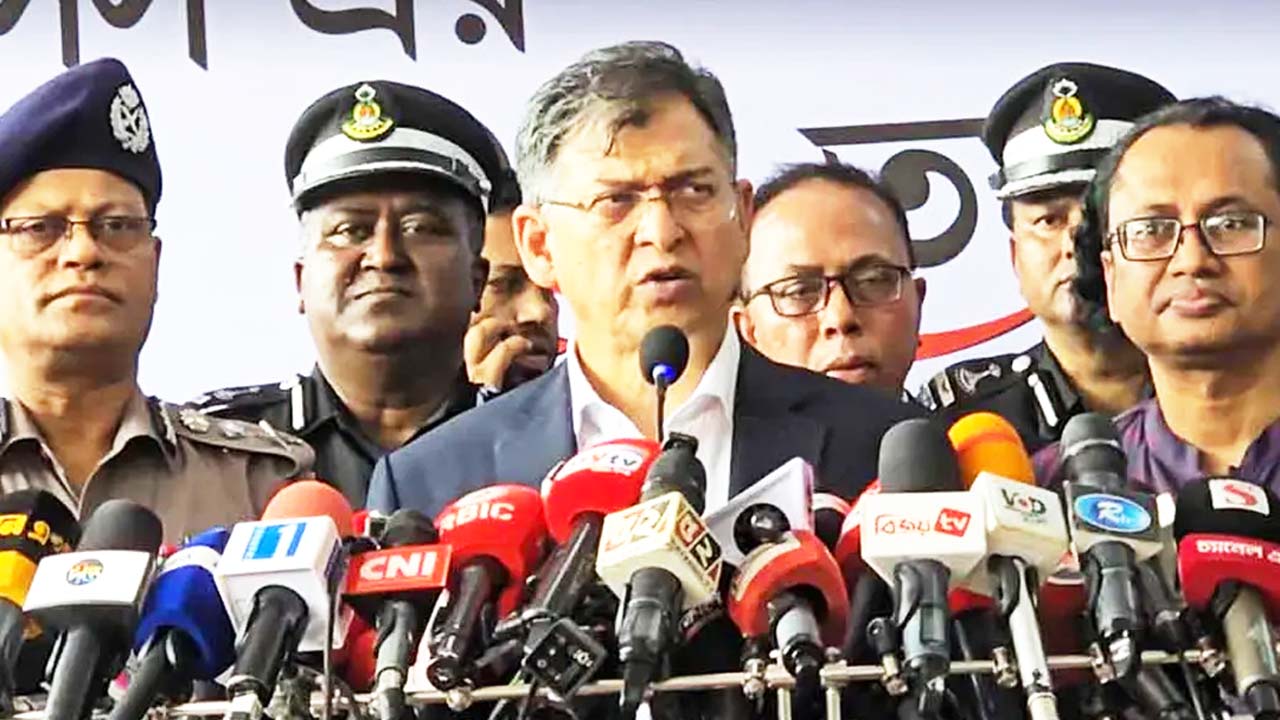 কুর্মিটোলায় র‌্যাবের প্রতিষ্ঠাবার্ষিকী উপলক্ষে সাংবাদিকদের সাথে মতবিনিময় সভায় স্বরাষ্ট্রমন্ত্রী সালাউদ্দিন আহমেদ