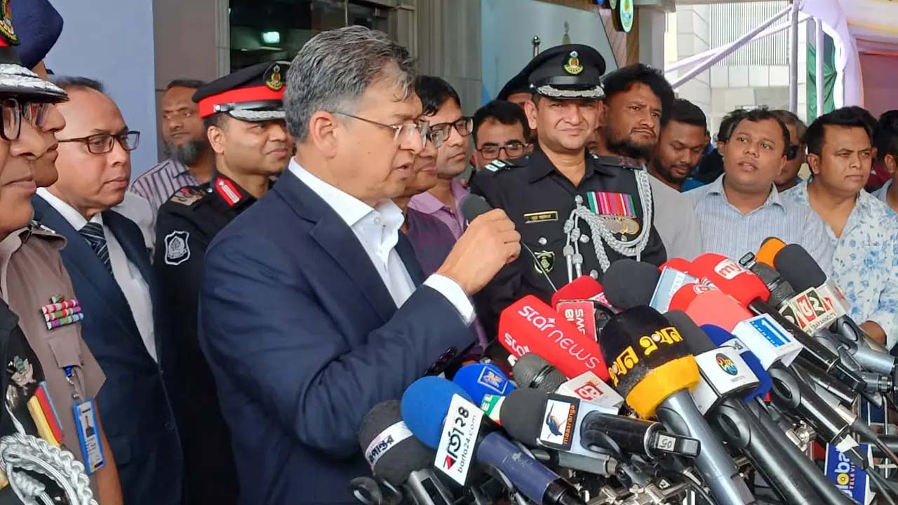 কুর্মিটোলায় র‌্যাবের প্রতিষ্ঠাবার্ষিকী উপলক্ষে সাংবাদিকদের সাথে মতবিনিময় সভায় স্বরাষ্ট্রমন্ত্রী সালাউদ্দিন আহমেদ
