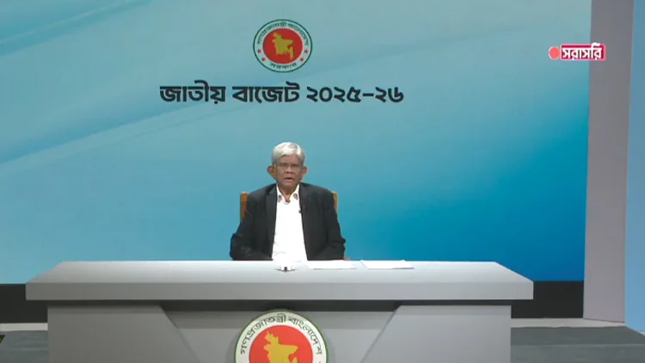 বাজেট বক্তৃতা করছেন অর্থ উপদেষ্টা ড. সালেহউদ্দিন আহমেদ