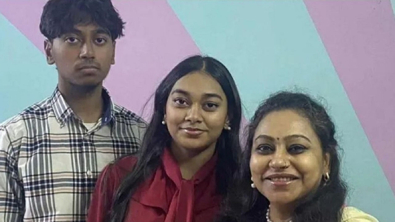 নিহত তানিয়া তাহমিনা রিনা, ছেলে তাসবিক ও মেয়ে জারা (বাঁ দিক থেকে)