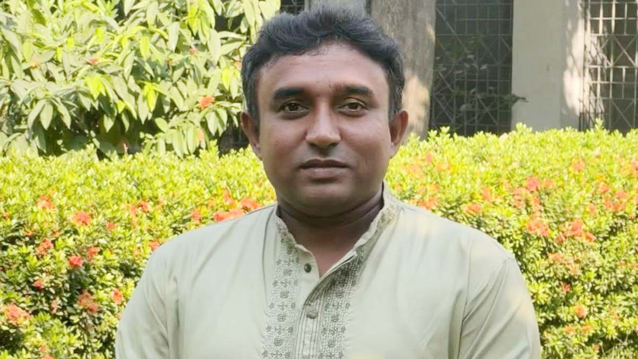 প্রাথমিক শিক্ষক দাবি বাস্তবায়ন পরিষদের অন্যতম আহ্বায়ক মোহাম্মদ সামছুদ্দীন