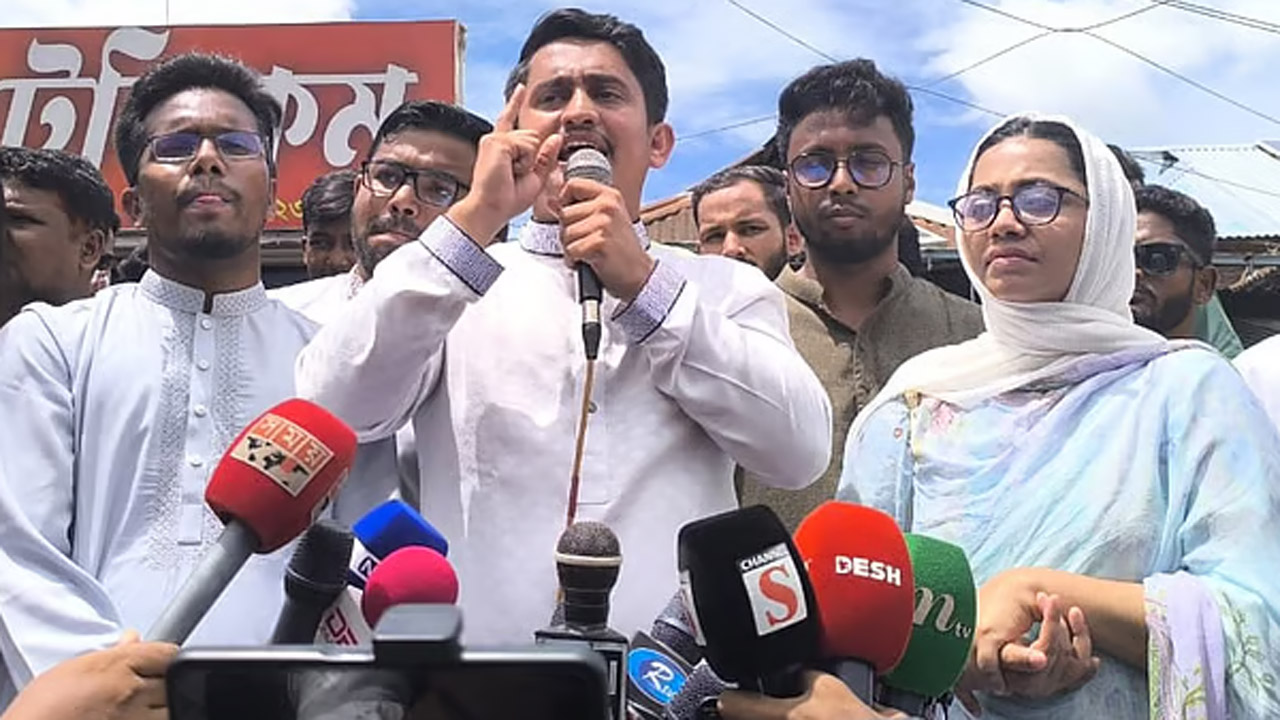 পাটগ্রামের পথসভায় সার্জিস আলম