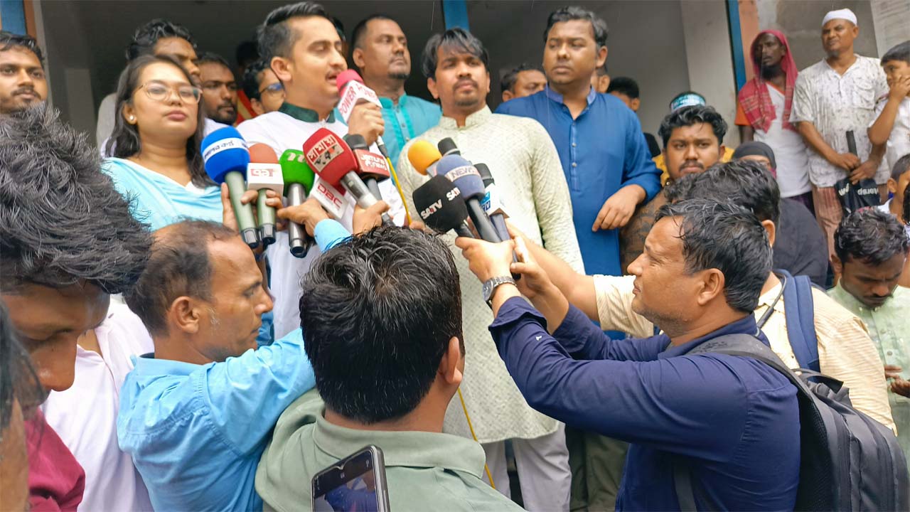 সারজিস আলমের লিফলেট বিতরণ ও পথসভা